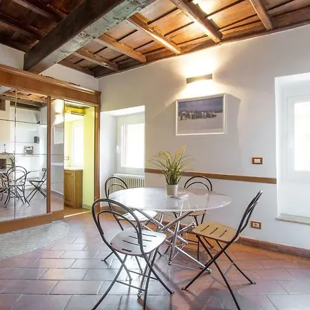 38 Vicolo De' Cinque Rome