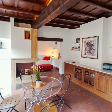 38 Vicolo De' Cinque Apartment *